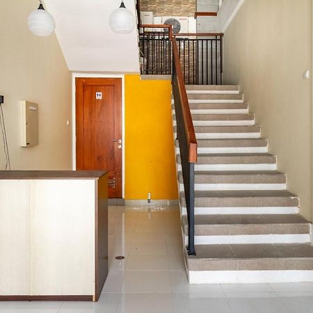 Hotel RedDoorz Syariah @ Kebraon Surabaja Zewnętrze zdjęcie