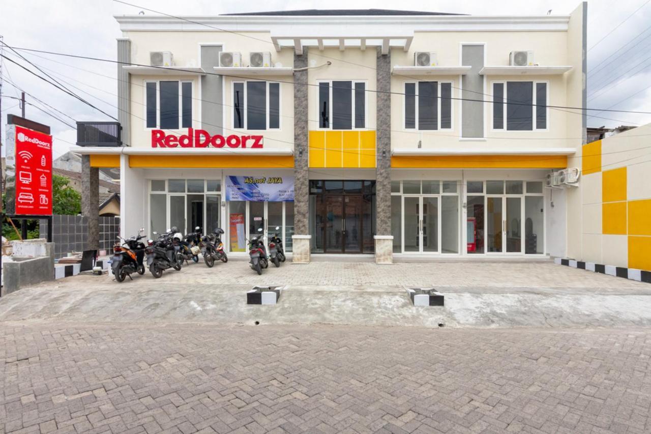 Hotel RedDoorz Syariah @ Kebraon Surabaja Zewnętrze zdjęcie