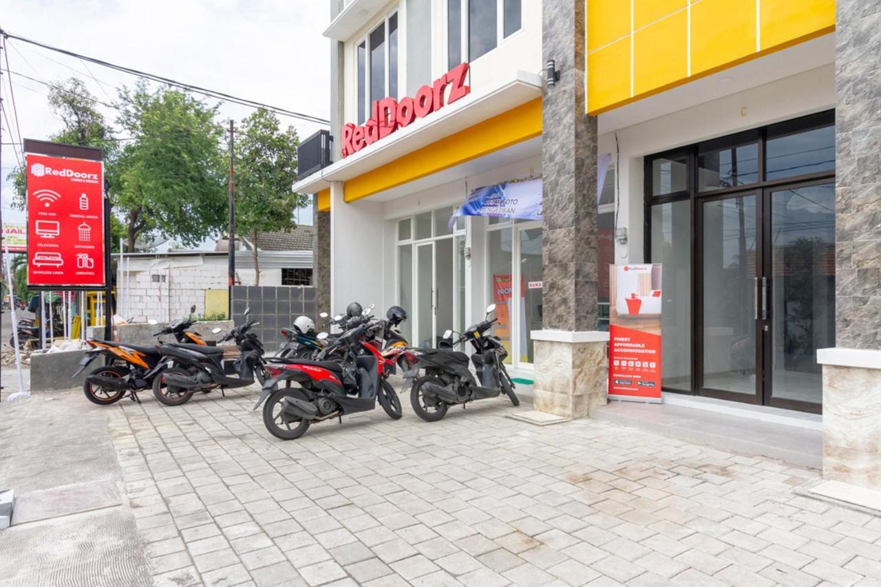 Hotel RedDoorz Syariah @ Kebraon Surabaja Zewnętrze zdjęcie