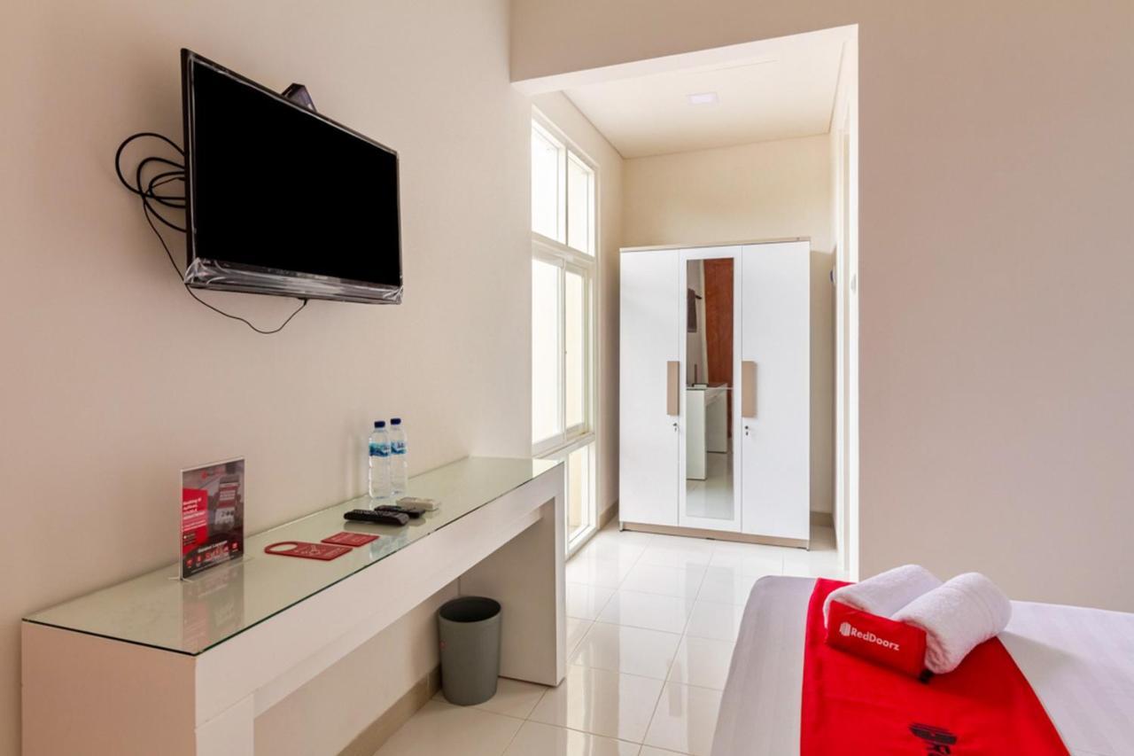 Hotel RedDoorz Syariah @ Kebraon Surabaja Zewnętrze zdjęcie