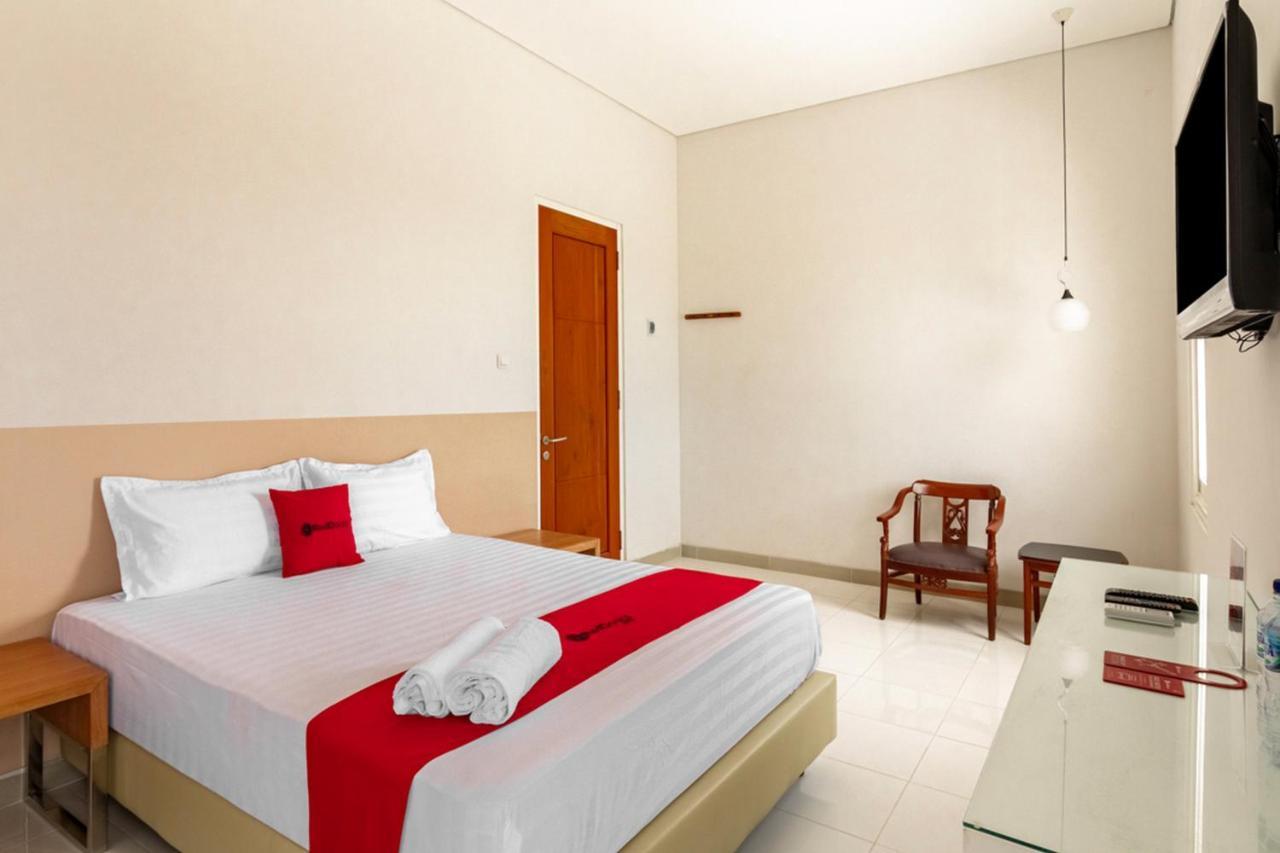Hotel RedDoorz Syariah @ Kebraon Surabaja Zewnętrze zdjęcie