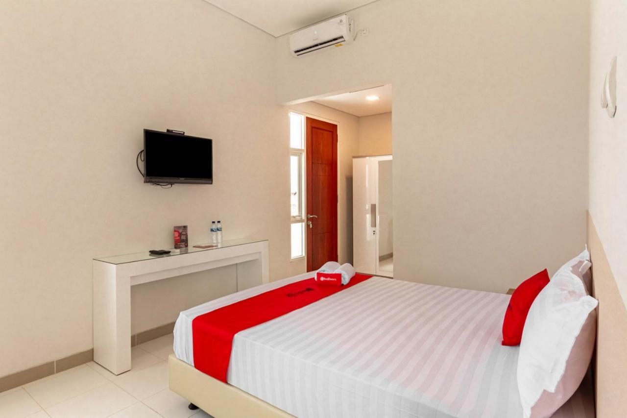 Hotel RedDoorz Syariah @ Kebraon Surabaja Zewnętrze zdjęcie