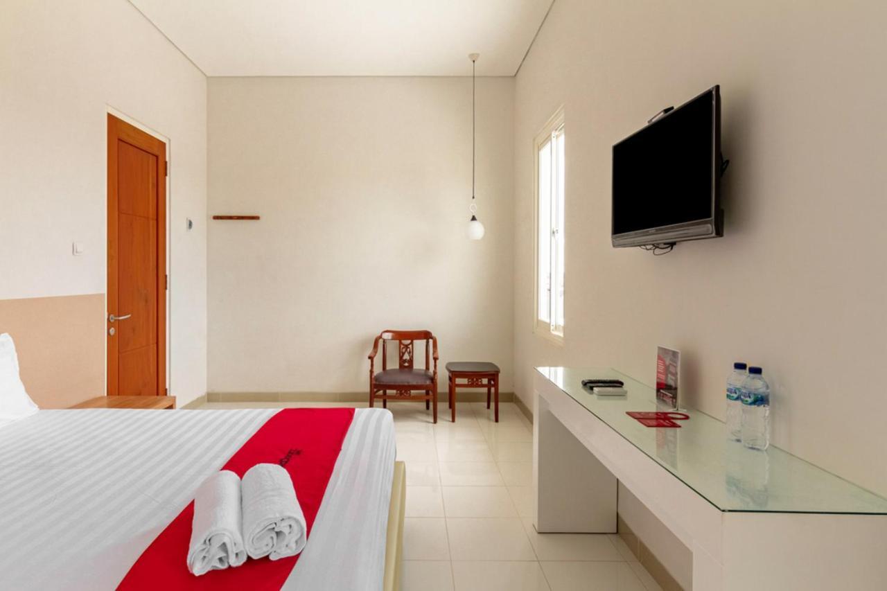 Hotel RedDoorz Syariah @ Kebraon Surabaja Zewnętrze zdjęcie